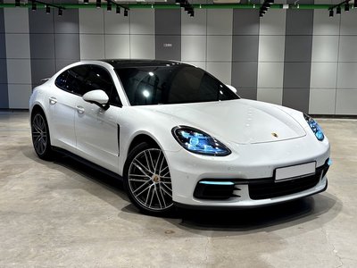 PORSCHE PANAMERA - 3