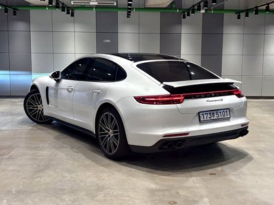 PORSCHE PANAMERA - 5