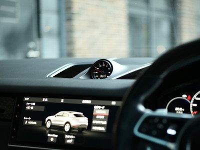 PORSCHE CAYENNE COUPE - 7