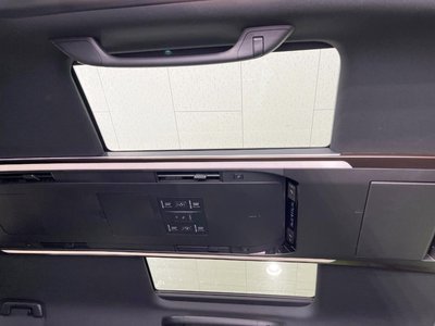 2025 TOYOTA ALPHARD photo 3