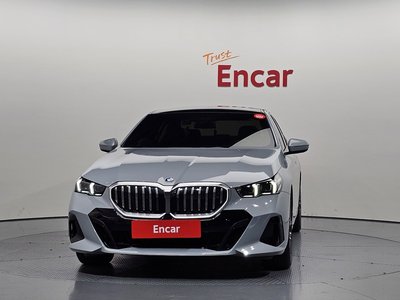 2026 BMW 5 SERIES 照片 2