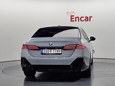2026 BMW 5 SERIES 照片 4
