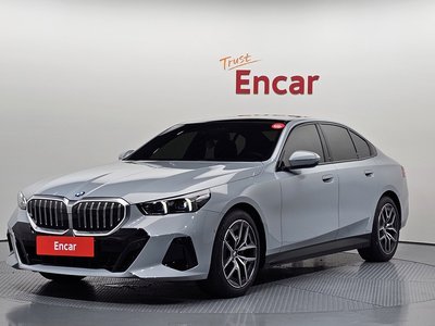 2026 BMW 5 SERIES 照片 1