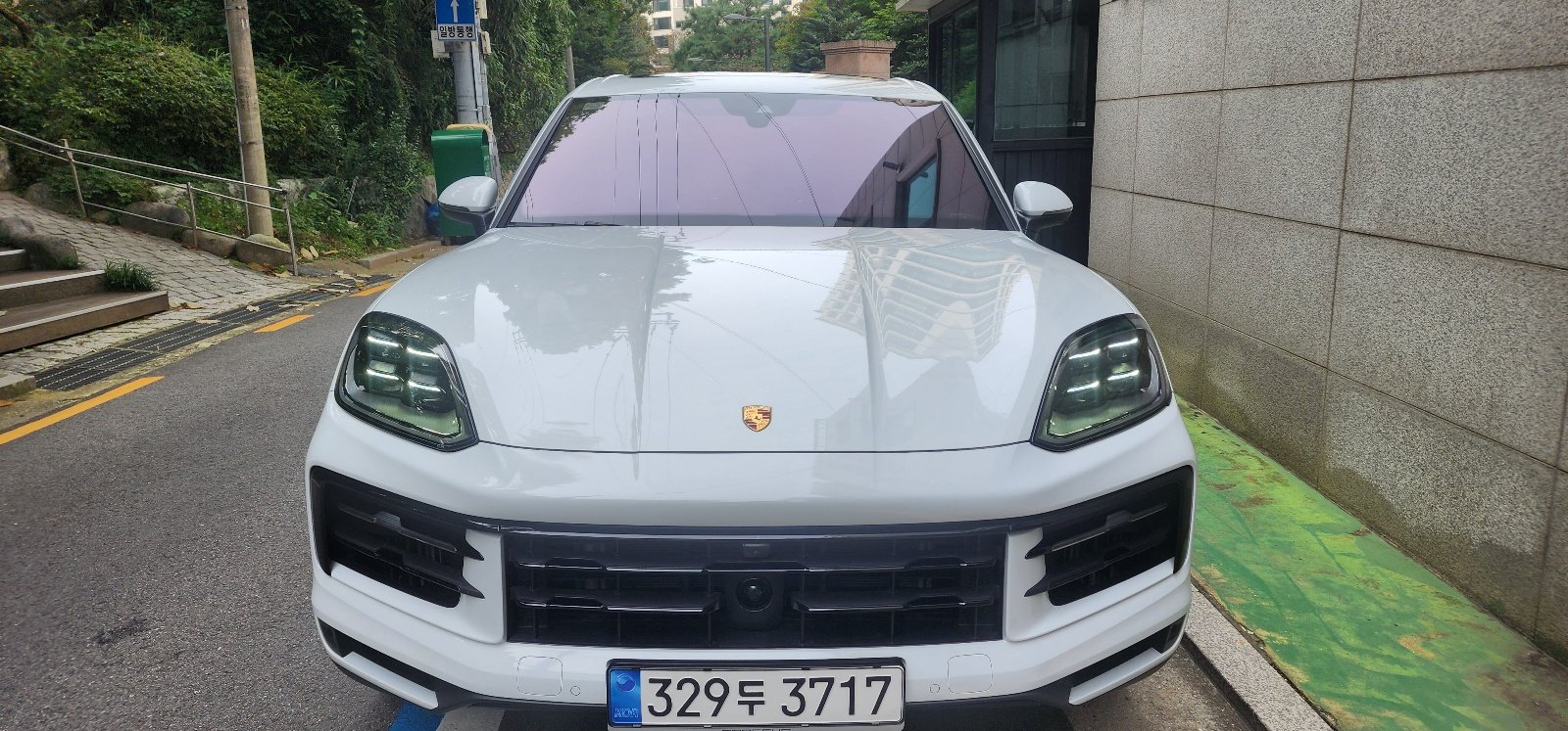 PORSCHE CAYENNE - View 1