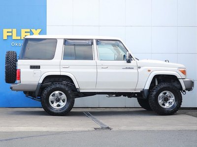 TOYOTA LAND CRUISER 70 - 5