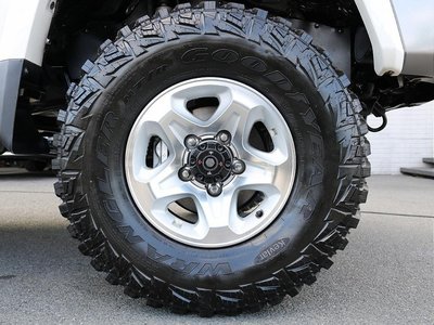 TOYOTA LAND CRUISER 70 - 3