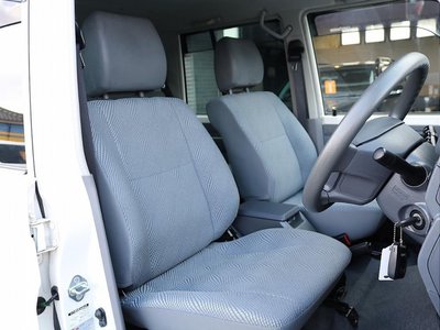 TOYOTA LAND CRUISER 70 - 6