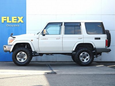 TOYOTA LAND CRUISER 70 - 7