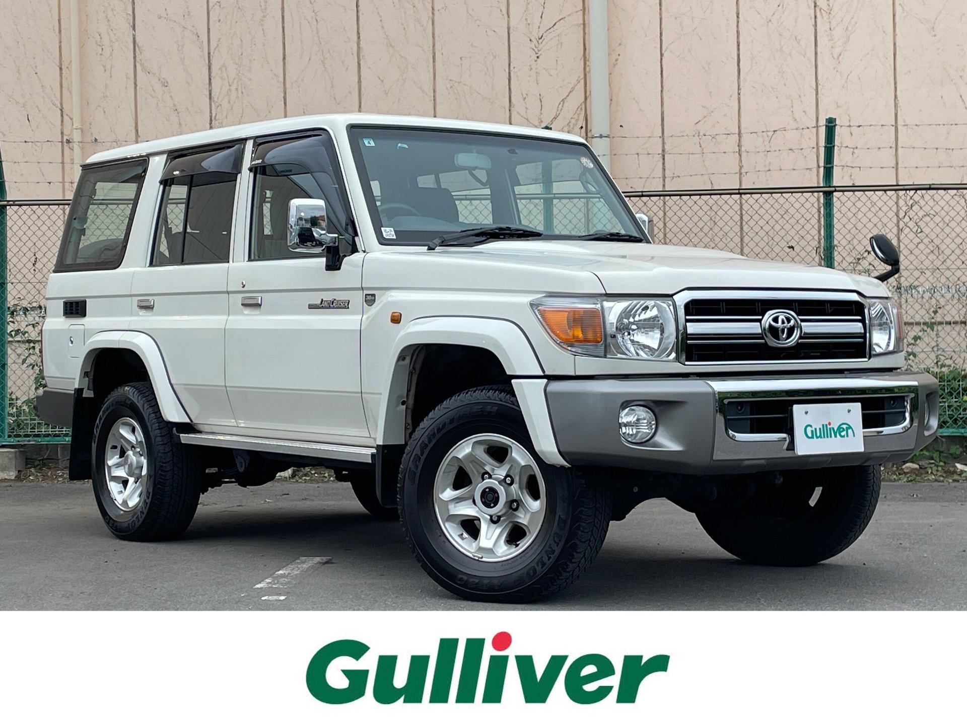 TOYOTA LAND CRUISER 70 - View 1