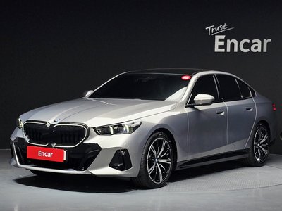BMW 5 SERIES - 1