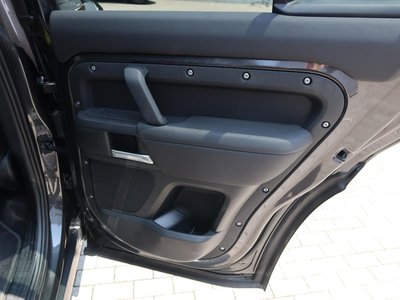 2025 LAND Rover DEFENDER thumbnail 31