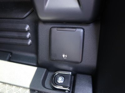 2025 LAND Rover DEFENDER thumbnail 46