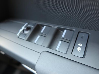 2025 LAND Rover DEFENDER thumbnail 53