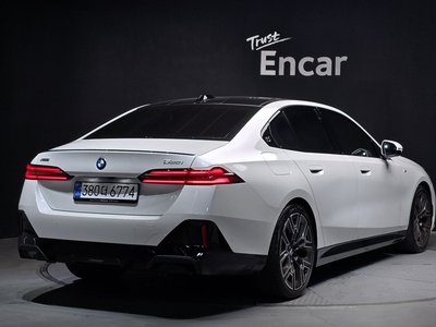 2026 BMW 5 SERIES — фото 3