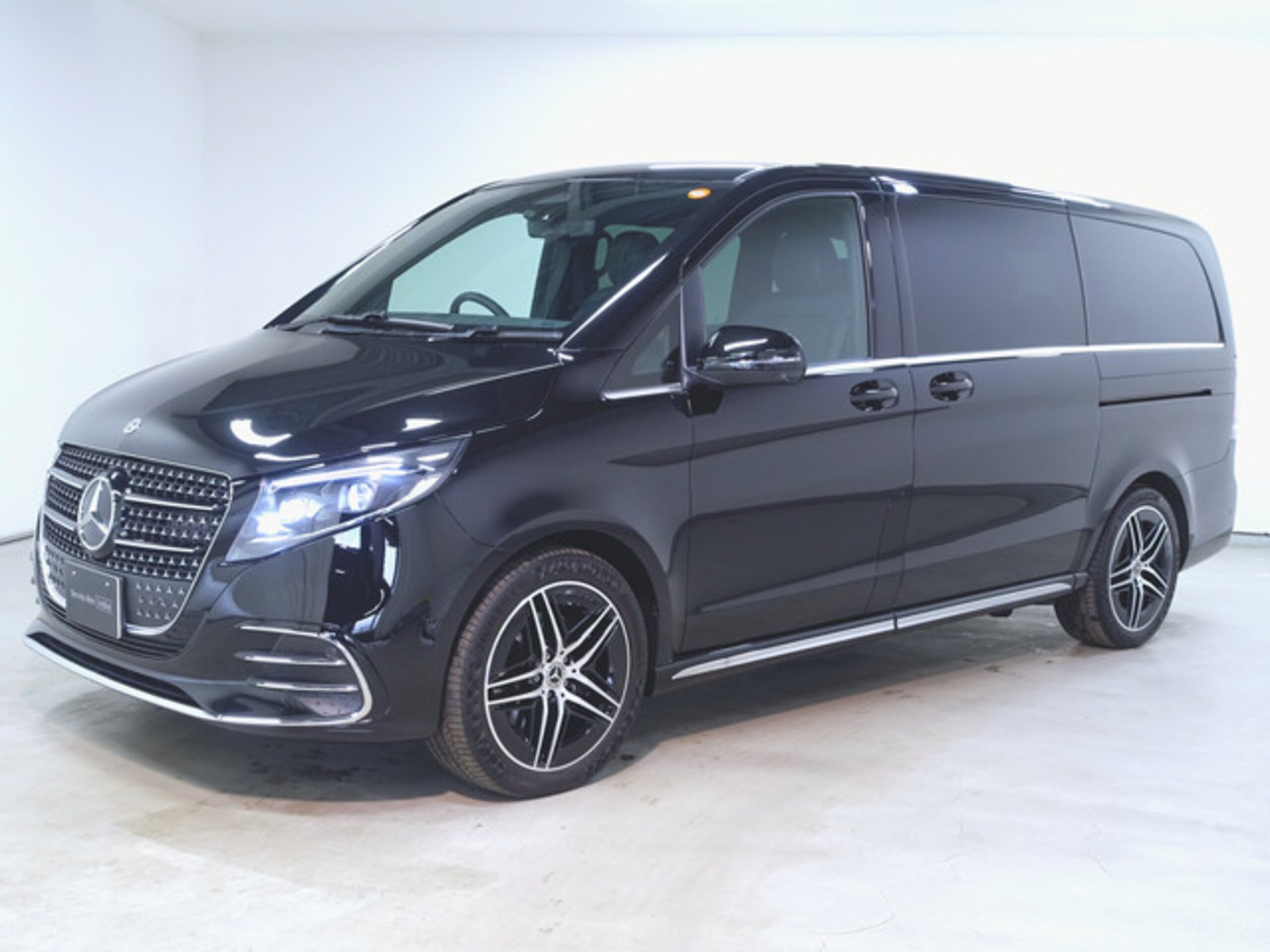 MERCEDES-BENZ V-CLASS - View 1