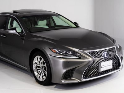 LEXUS LS - 6
