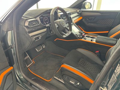 LAMBORGHINI URUS - 4