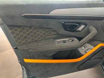 LAMBORGHINI URUS - 6