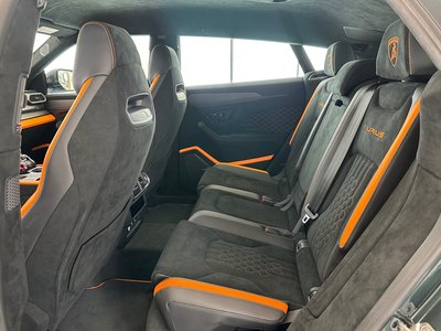LAMBORGHINI URUS - 9