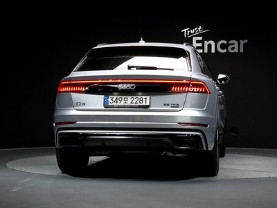 AUDI Q8 - 4