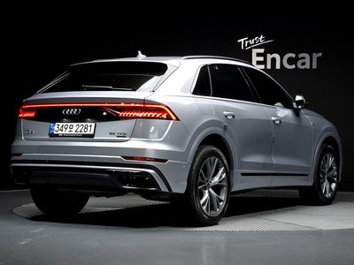 AUDI Q8 - 3