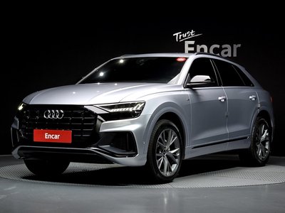 AUDI Q8 - 1