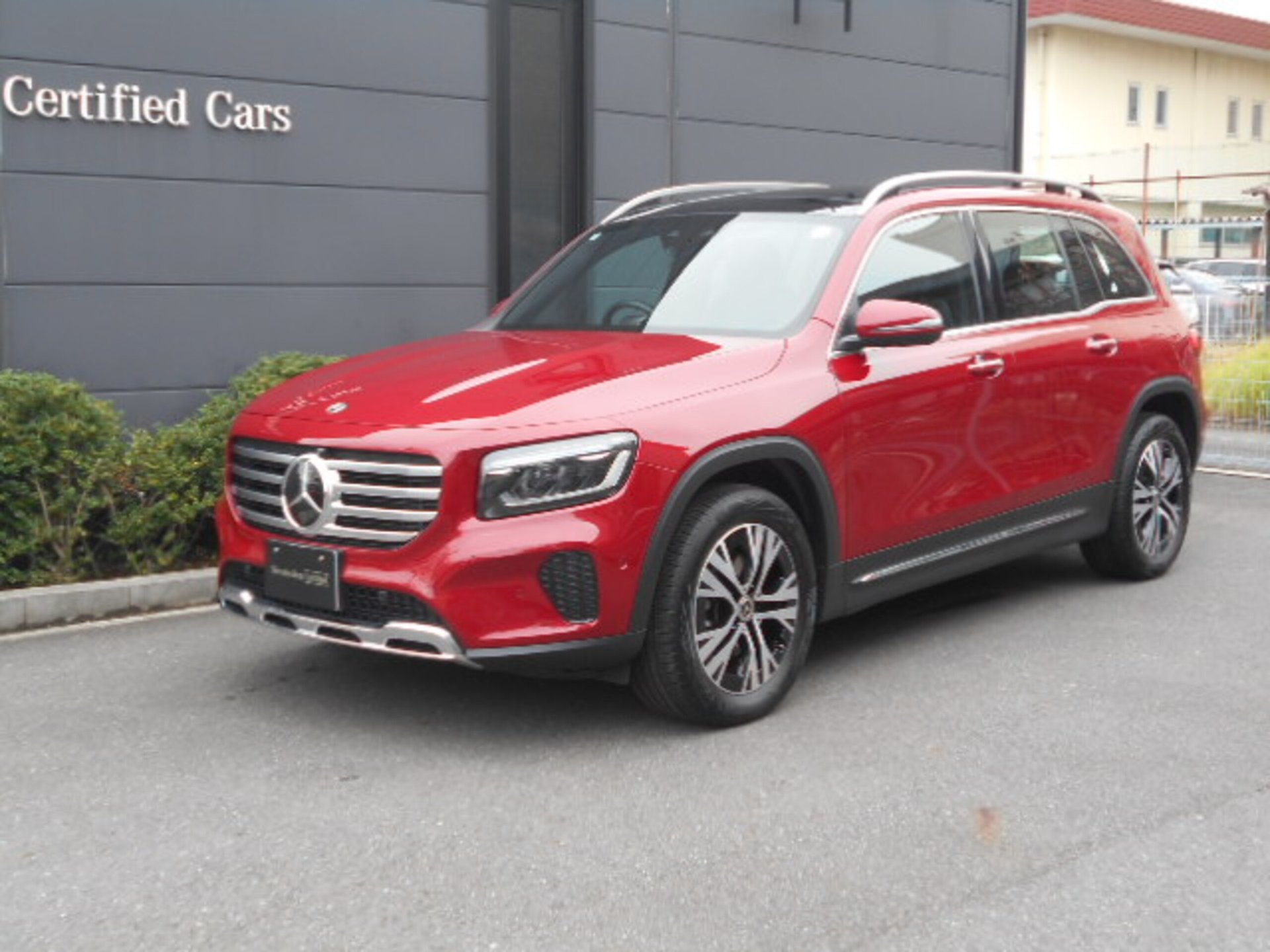 MERCEDES-BENZ GLB - View 1