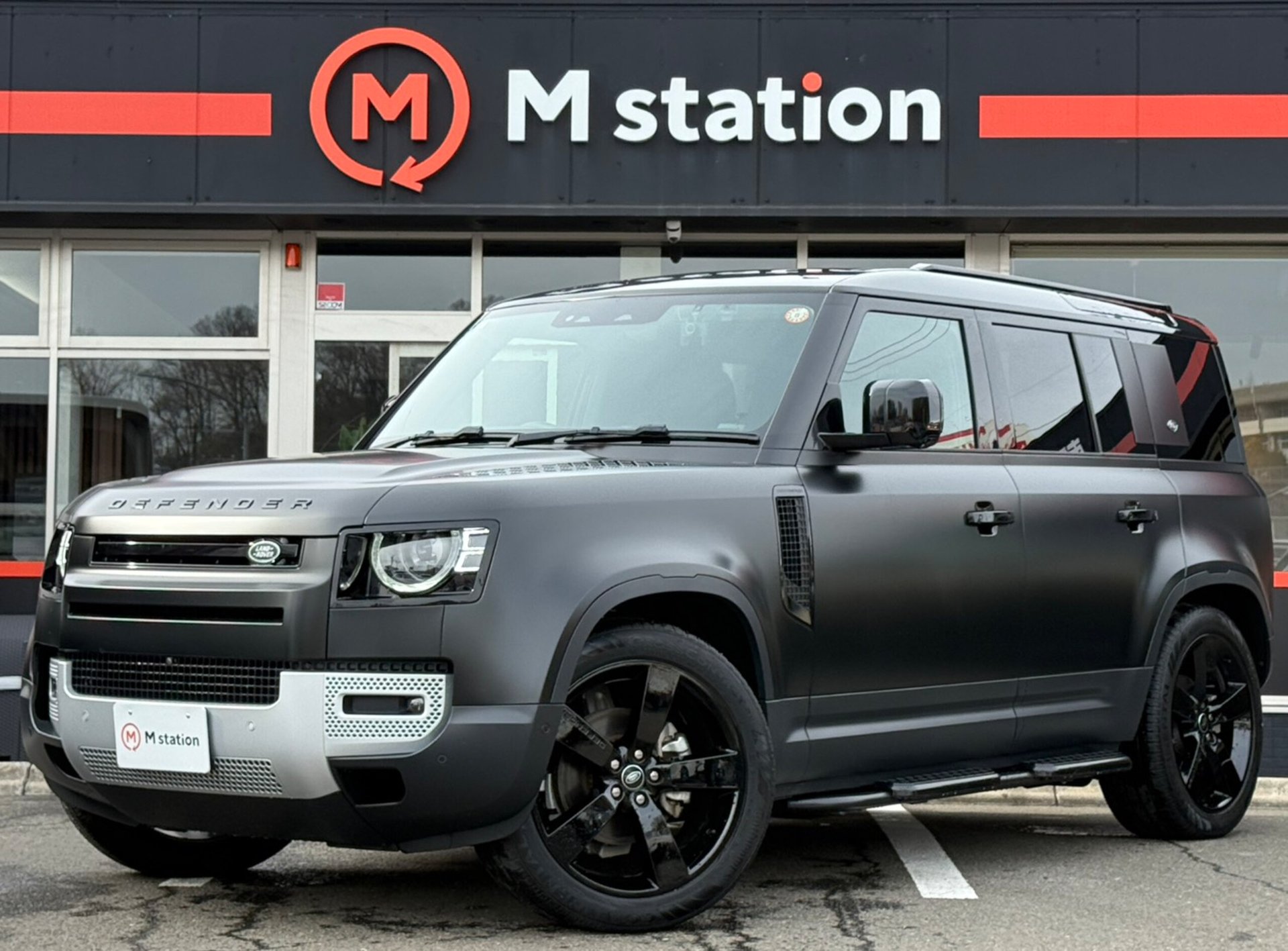 LAND ROVER DEFENDER - View 1