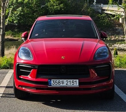 PORSCHE MACAN - View 1