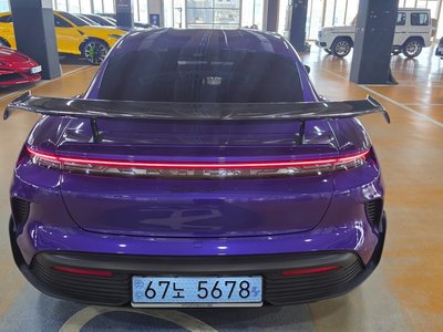 صورة 3 لـ 2025 Porsche TAYCAN