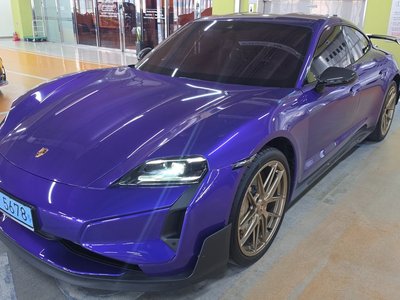 صورة 1 لـ 2025 Porsche TAYCAN
