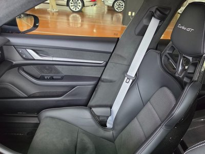 صورة 8 لـ 2025 Porsche TAYCAN