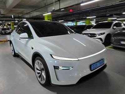 TESLA MODEL Y - 5