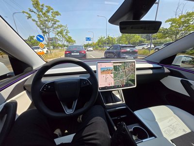 TESLA MODEL Y - 4