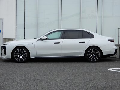 BMW I7 - 6