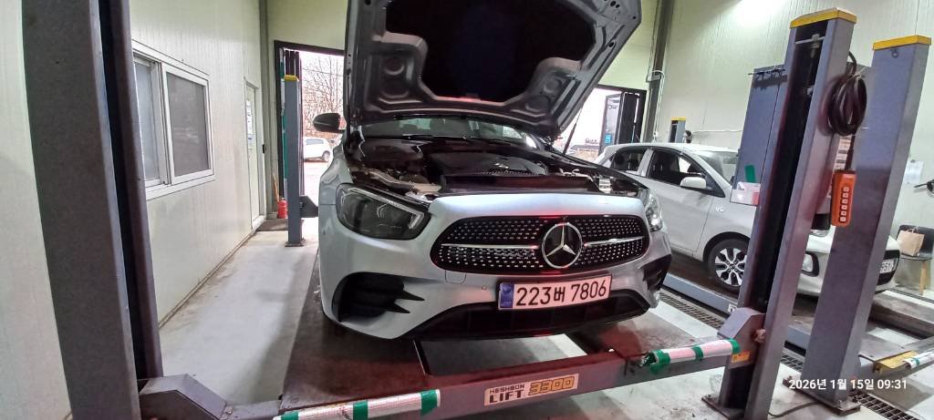 MERCEDES-BENZ E-CLASS - View 1