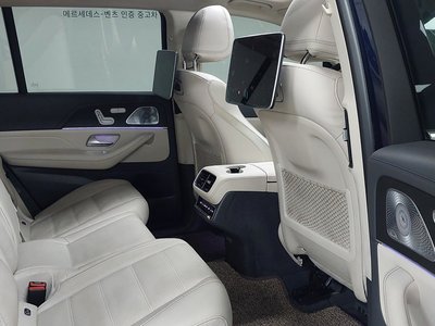 MERCEDES-BENZ GLS - 10