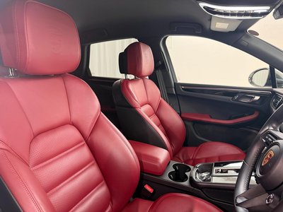 PORSCHE MACAN - 4