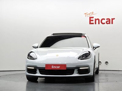 2018 Porsche PANAMERA 照片 2