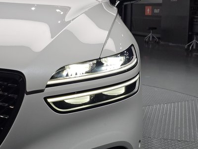 2021 Genesis GV70 photo 9