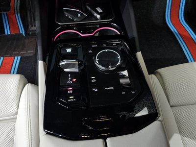 2025 BMW 5 SERIES 照片 9