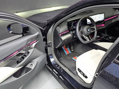 2025 BMW 5 SERIES 照片 10