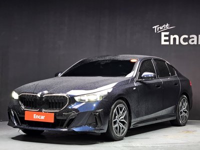 2025 BMW 5 SERIES 照片 1