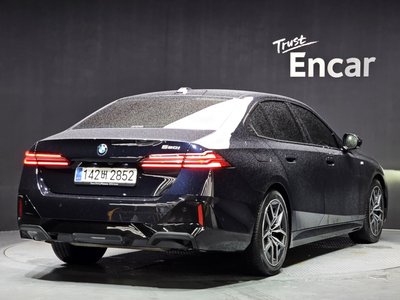 2025 BMW 5 SERIES 照片 4