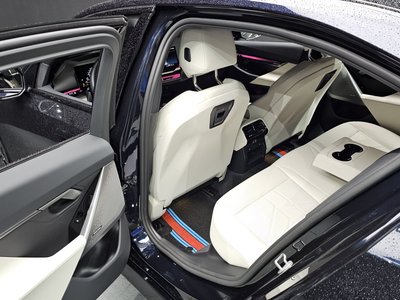 2025 BMW 5 SERIES 缩略图 11