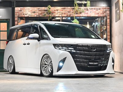 TOYOTA ALPHARD - 1