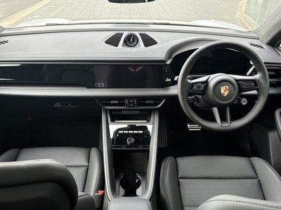 PORSCHE MACAN - 9