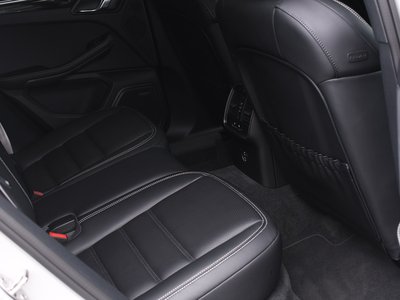 2024 Porsche MACAN thumbnail 24