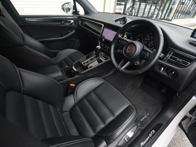2024 Porsche MACAN photo 8