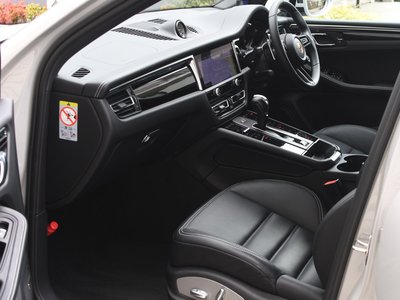 2024 Porsche MACAN thumbnail 19